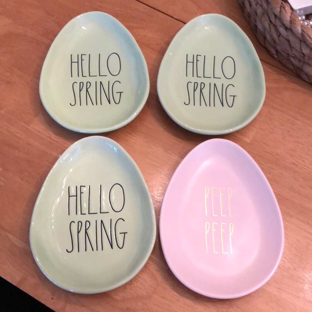 Set of 4, Rae Dunn “hello spring”  / Easter “peep peep” serving plates
